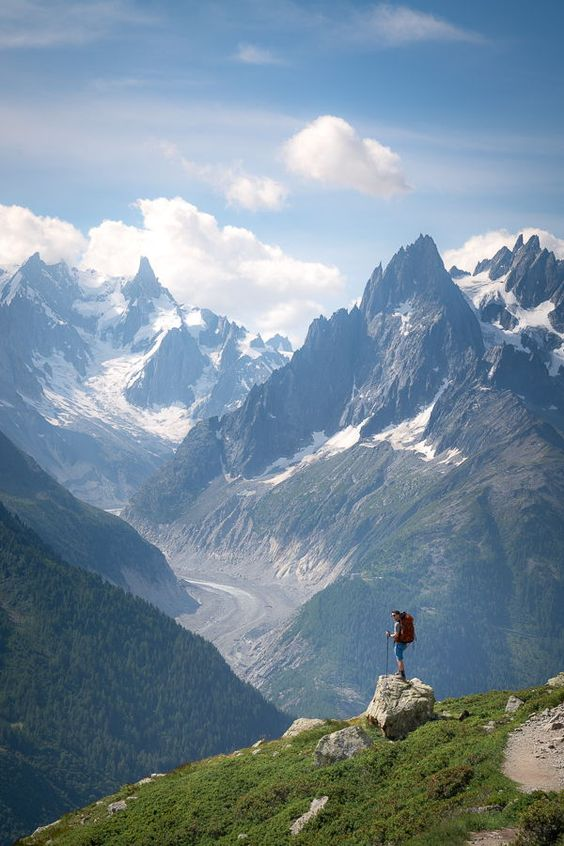 https://jesswandering.com/blog/tips-for-hiking-the-tour-du-mont-blanc-as-a-family